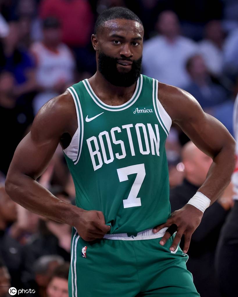 俄克拉荷马雷霆队 v 丹佛掘金
_杰伦-布朗右膝半月板部分撕裂 将接受评估决定是否手术