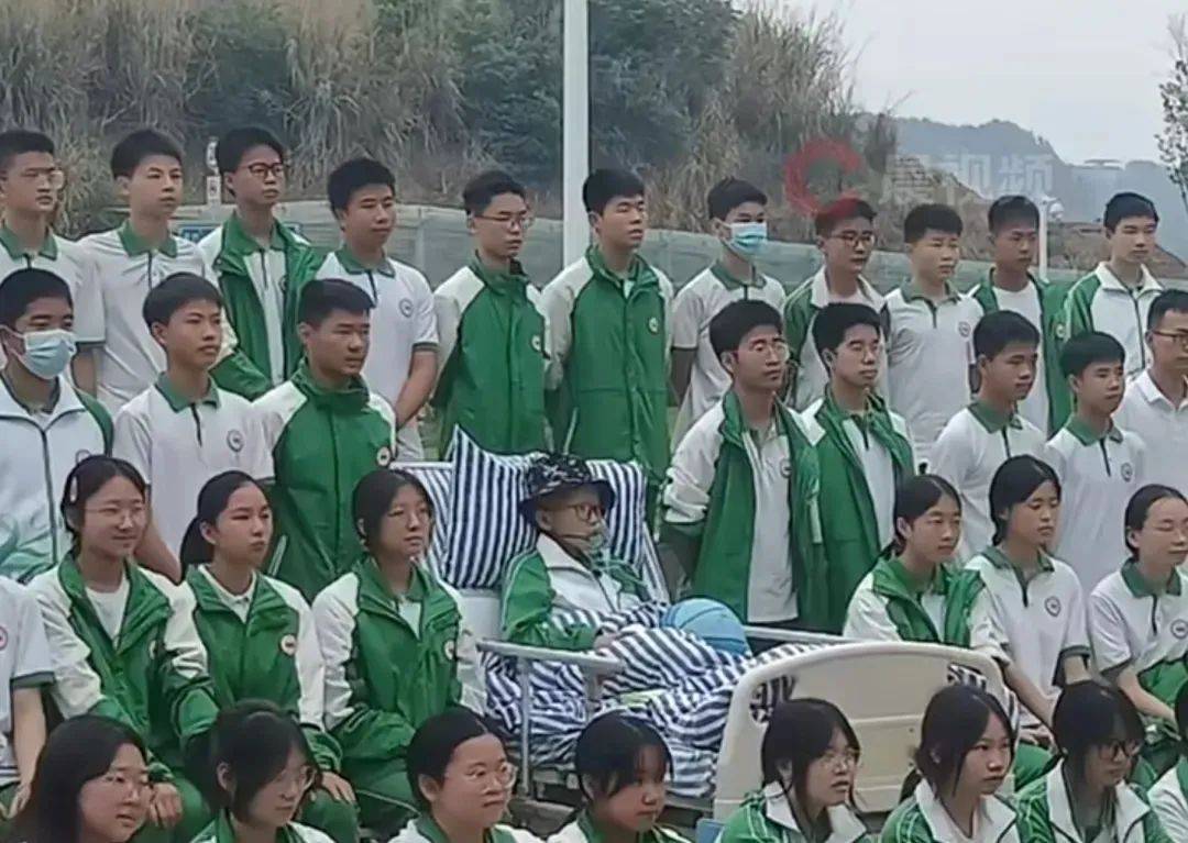 WNBA赛程
_痛心！他走了WNBA赛程
，年仅15岁，刚刚拍完毕业照