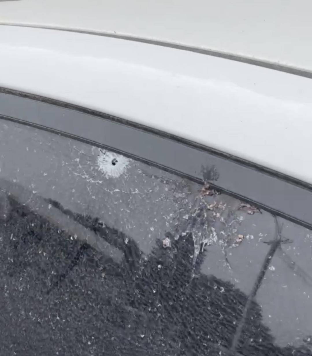 皇冠信用網会员开户
_四川自贡多地发生疑似“弹弓钢珠打车玻璃”事件 监控拍到一男子骑电动车流动“打靶”