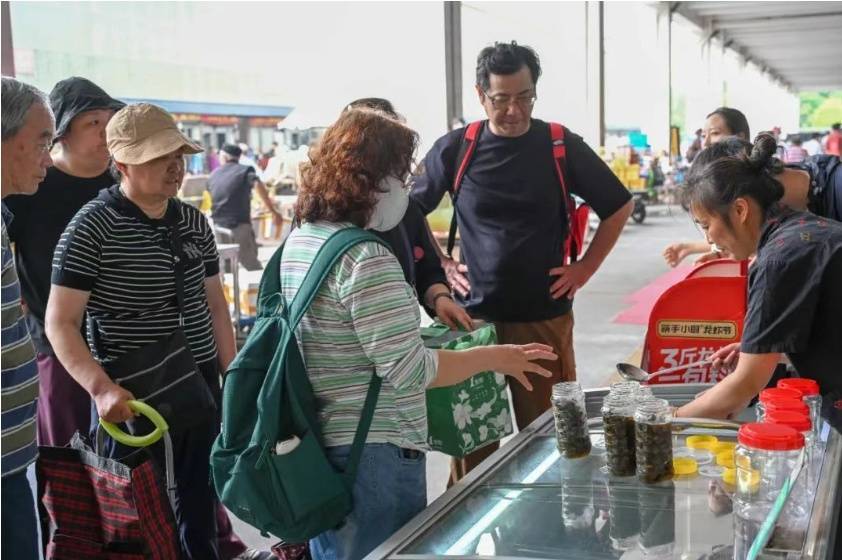 如何申请皇冠信用網
_上海“买菜大军”去江苏买菜如何申请皇冠信用網
！“比市区便宜一半！”