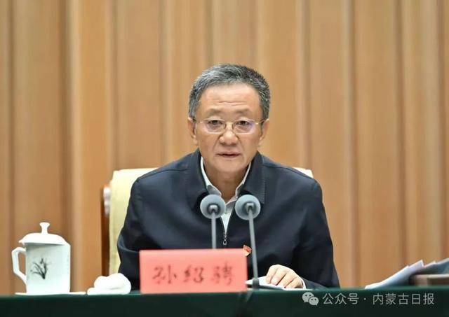 皇冠球盘app
_内蒙古自治区党委书记：杜绝违规吃喝皇冠球盘app
，决不在“吃人嘴短”中迷失自我、失去底线