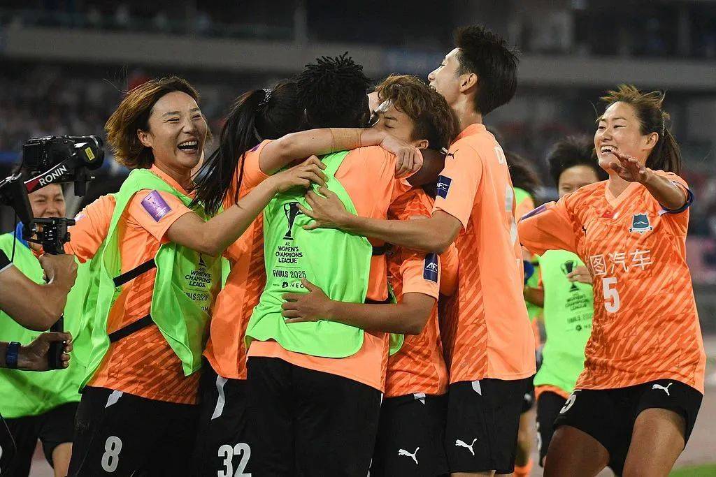 皇冠信用怎么租
_亚洲之巅！武汉女足皇冠信用怎么租
，捧起首座亚冠金杯！