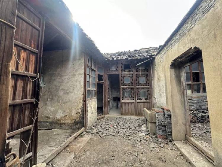 如何申请皇冠信用网
_扬州一清代文物合院618元起拍如何申请皇冠信用网
,此前已流拍两次