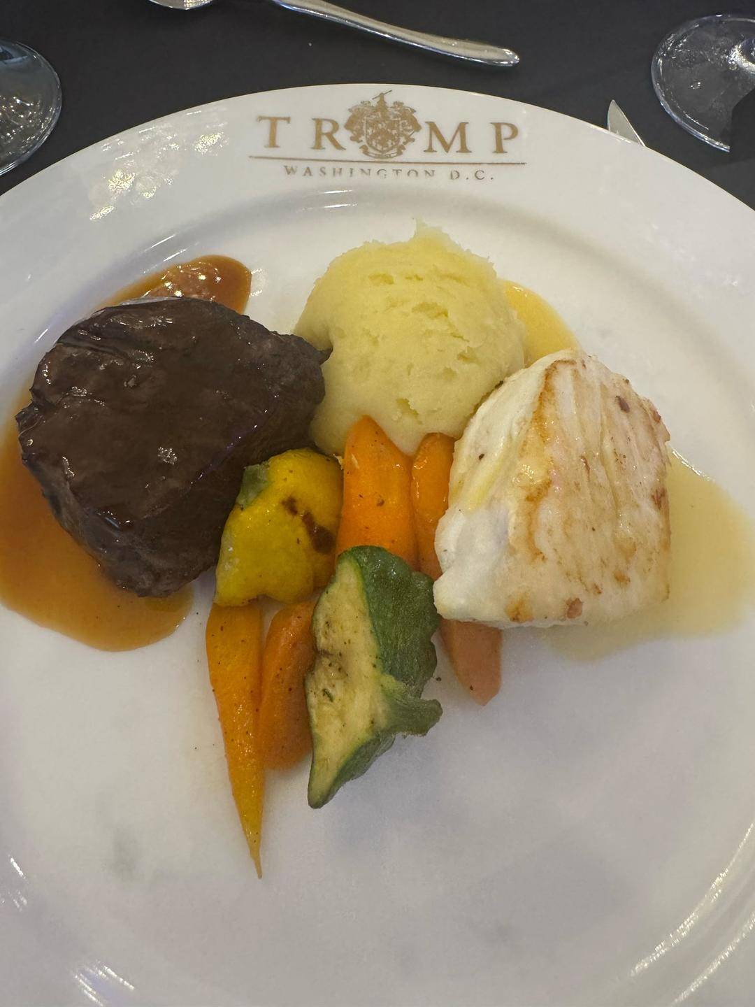 皇冠登3代理申请
_220位宾客人均花178万美元买币皇冠登3代理申请
，出席特朗普晚宴后多人吐槽：不如廉价航空餐