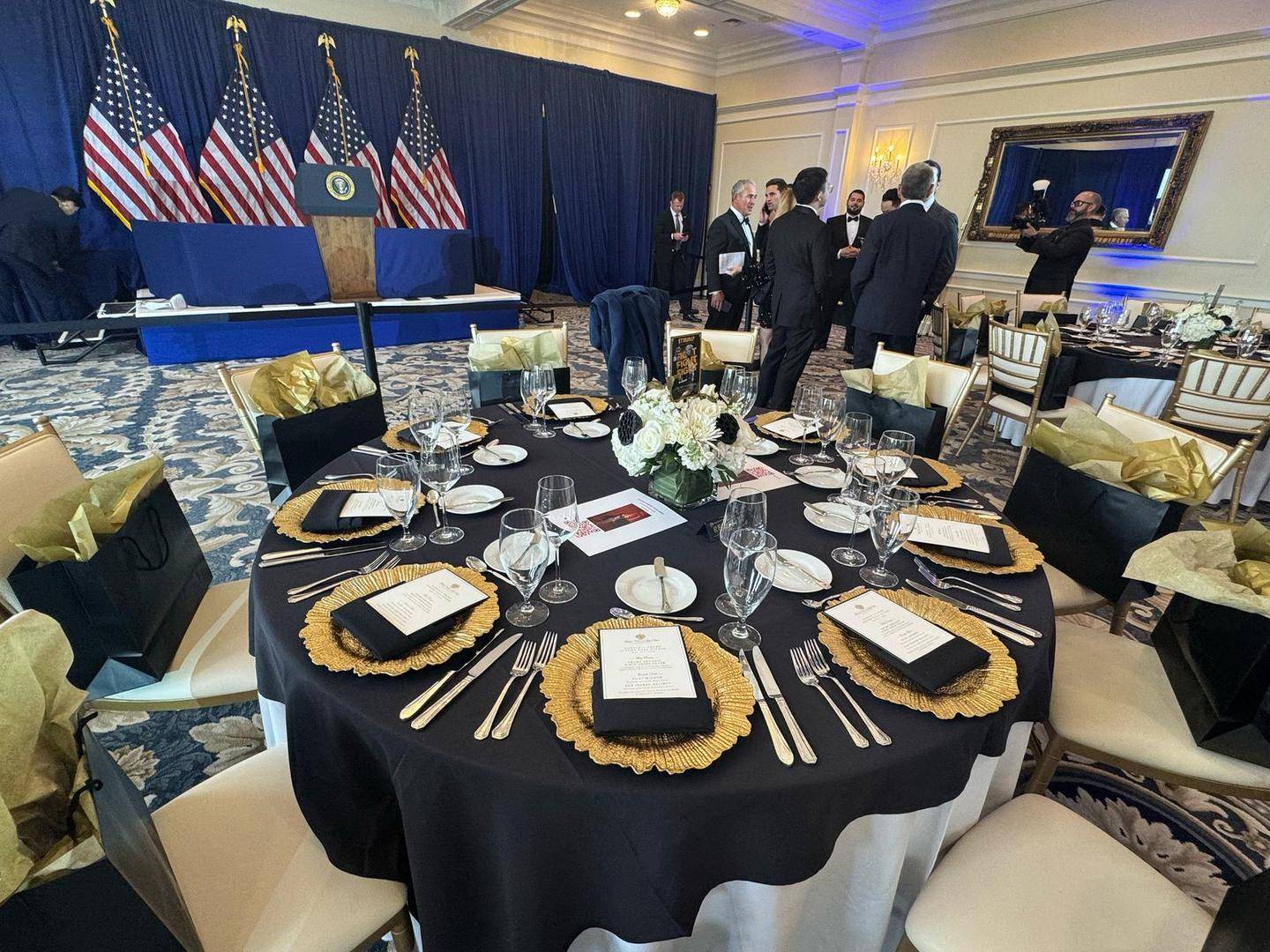 皇冠登3代理申请
_220位宾客人均花178万美元买币皇冠登3代理申请
，出席特朗普晚宴后多人吐槽：不如廉价航空餐