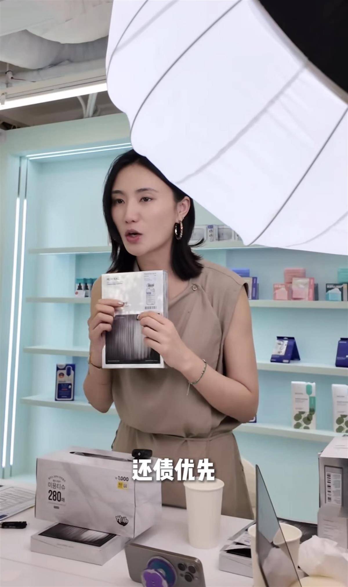 如何申请皇冠代理
_李亚鹏又离婚了?妻子发视频回应:没离如何申请皇冠代理
,正在一起努力还债