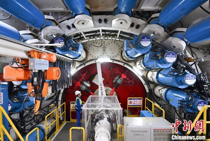 皇冠信用网出租
_浙江宁波:世界最长海底高铁隧道进入海域段盾构施工