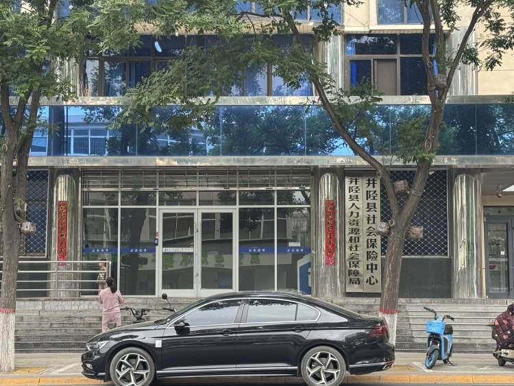 皇冠信用網在哪里开通
_河北井陉一工作34年编外员工办退休时被强制“自愿转保”皇冠信用網在哪里开通
，一年多来无任何收入