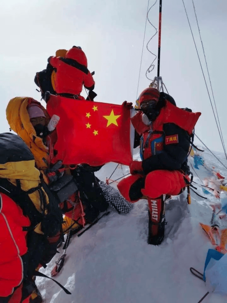 怎么申请皇冠信用网
_17岁中学生成中国首位北坡登顶珠峰的青少年怎么申请皇冠信用网
?西藏登协:此前有16岁女孩登顶