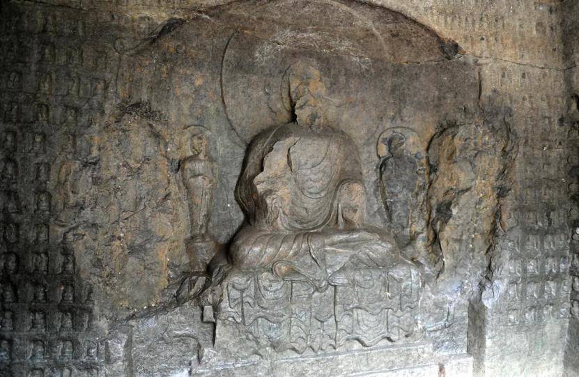 皇冠信用网出租足球
_河南鹤壁一水库水位下降惊现千佛石窟皇冠信用网出租足球
，石窟开凿于东魏内有1043尊石佛，水库管理方回应