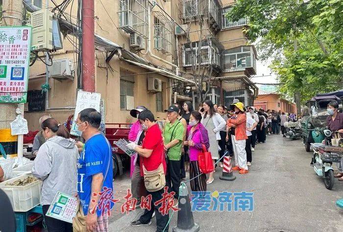 如何申请皇冠信用網
_顾客不惜排队三小时如何申请皇冠信用網
，济南这个小摊你知道吗？