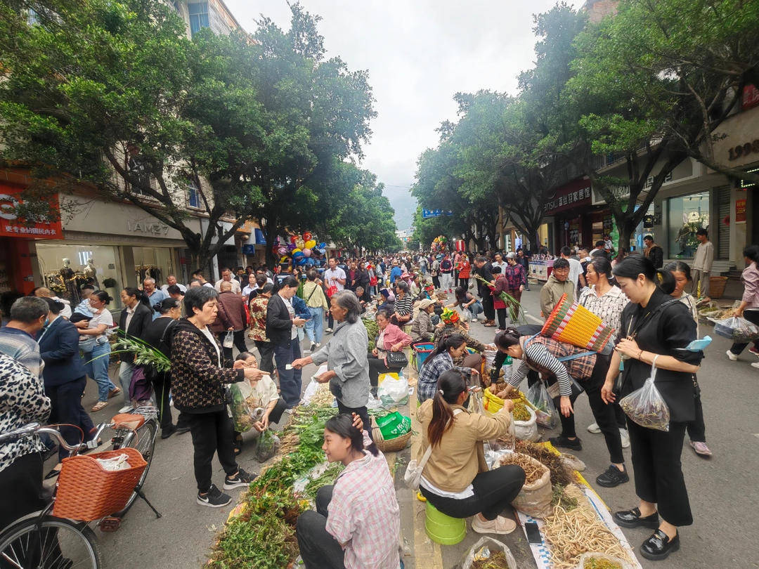 皇冠信用盘怎么开通
_端午药市摆皇冠信用盘怎么开通
了3公里 四川德昌2025年端午民俗文化寻味活动启幕