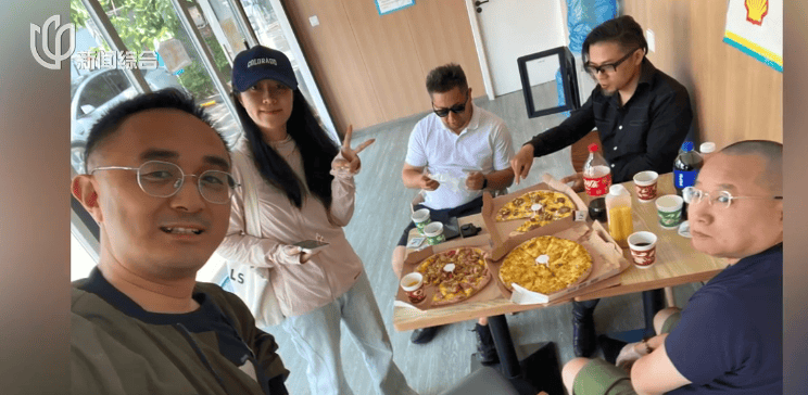 皇冠代理管理端
_小费收到手软!43岁上海男子失业后弯道超车皇冠代理管理端
,收入翻三倍