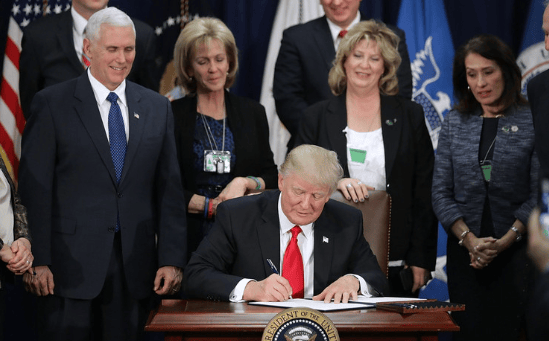 皇冠足球平台代理
_想不到美国也有今天?特朗普终于开始怕了皇冠足球平台代理
,3路人马抵京“求和”