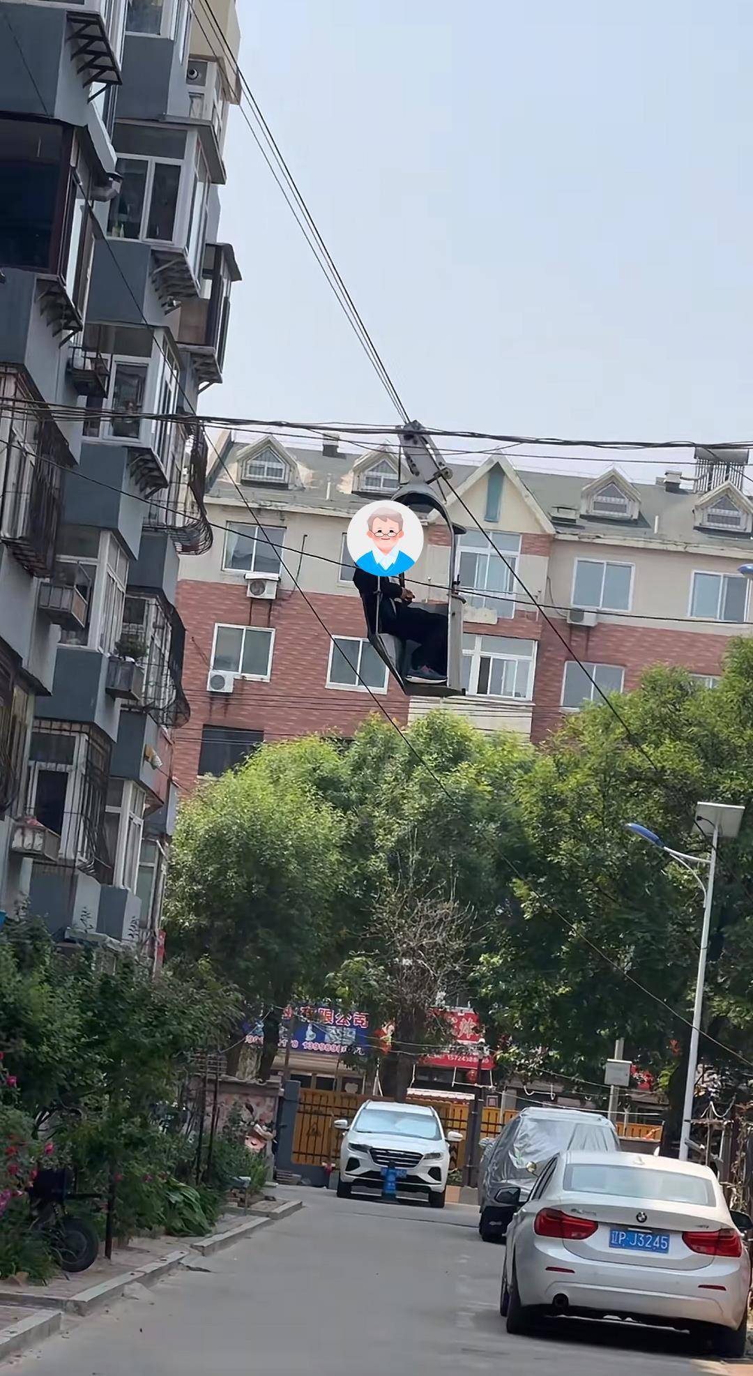 皇冠信用網代理流程
_辽宁葫芦岛一老人自制电梯上五楼皇冠信用網代理流程
，居委会：曾申请专利，目前已拆除