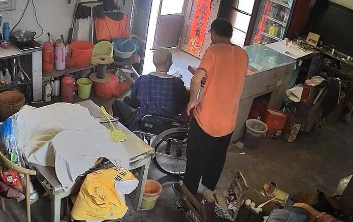 皇冠登一登二登三区别
_猖狂！江苏徐州近九旬大爷独自守店皇冠登一登二登三区别
，男子进来当面盗窃，警方回应