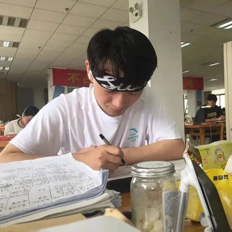 皇冠信用網会员开户
_2008年故意考0分男子经历进厂、种地、离婚皇冠信用網会员开户
，今年重返考场称想考公费师范生