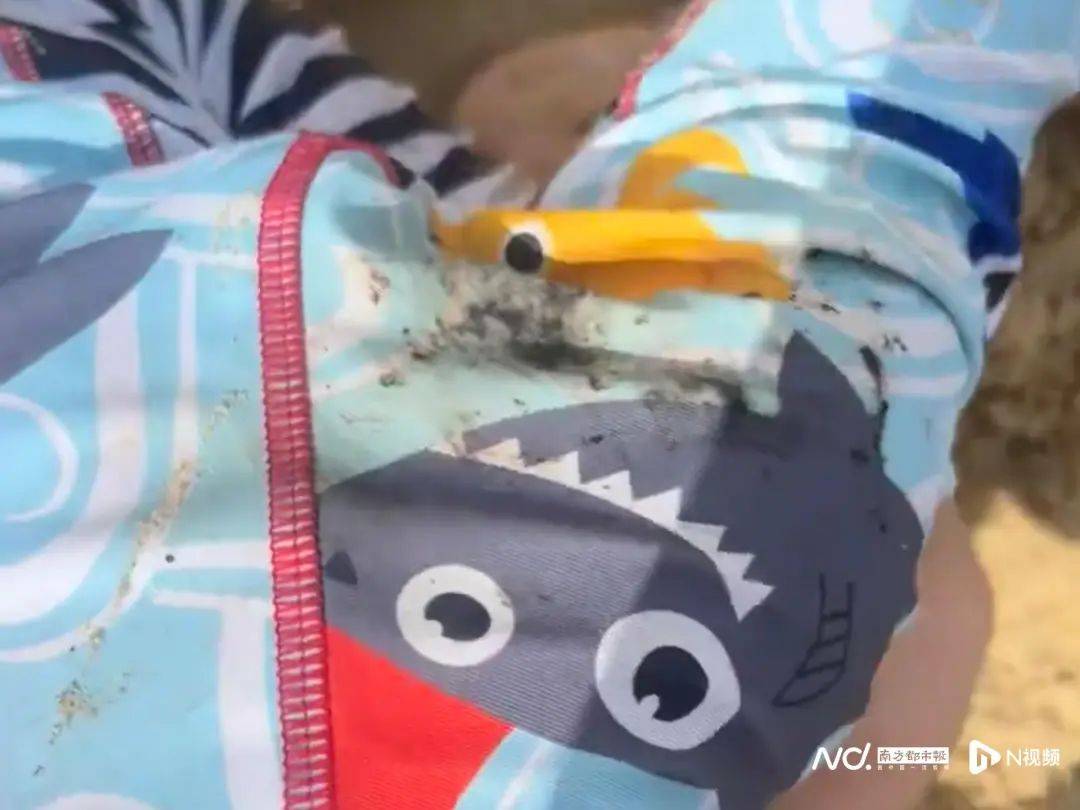 皇冠登3管理出租
_“擦都擦不掉”！多名网友反映深圳大梅沙现黑色油污皇冠登3管理出租
，味道刺鼻！官方回应