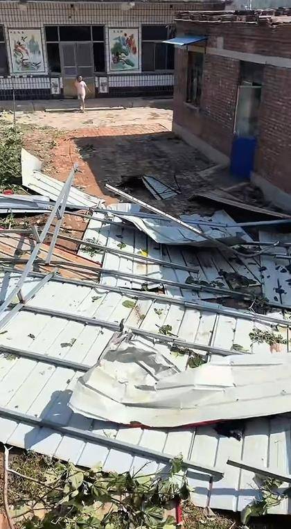 信用网怎么注册
_山东德州现雷雨大风天气信用网怎么注册
,有居民家中铁棚被掀飞