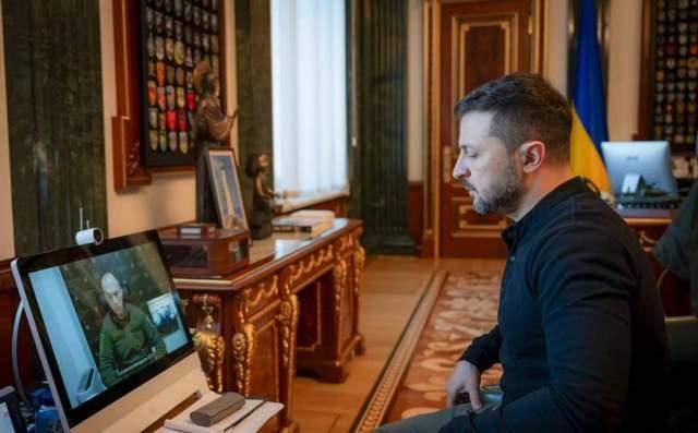 皇冠信用网足球代理
_真炸出了蘑菇云了!俄军疯狂报复袭击皇冠信用网足球代理
,乌军手中的牌已被全部烧光