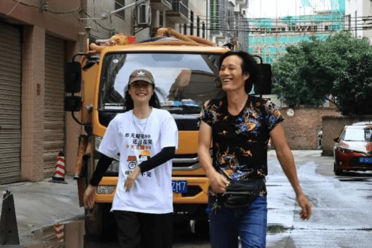 皇冠信用开户申请
_掏粪父女档皇冠信用开户申请
，启迪我们这个时代如何做父亲