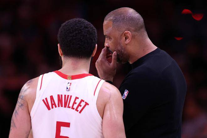 皇冠信用網登1,登2,登3出租
_薪资专家:建议火箭三年8000万续约范弗里特 皇冠信用網登1,登2,登3出租
他新合同将影响操作