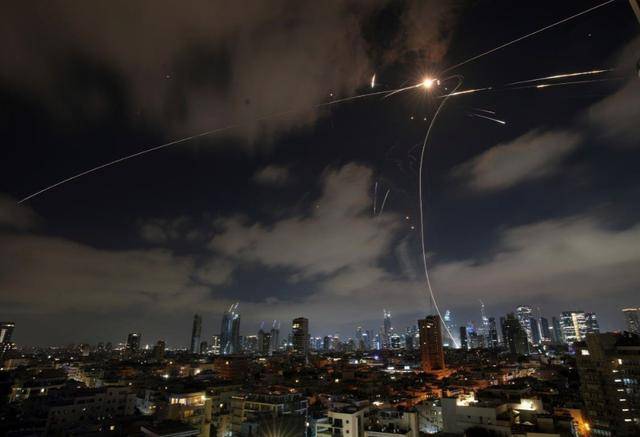 皇冠足球平台代理
_伊朗炸嗨了!11轮导弹雨砸下皇冠足球平台代理
,以军终于扛不住了,早早亮出底牌