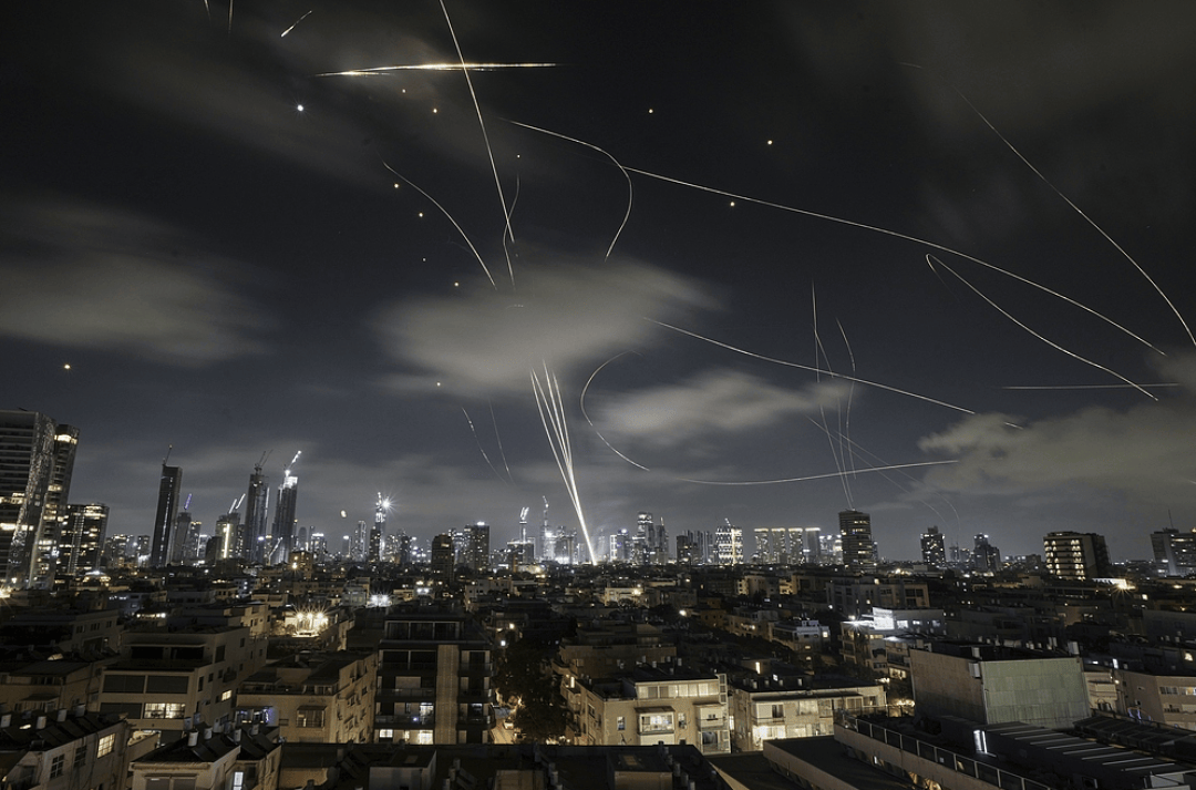 博塔福格RJ足球_以伊空战惊现“代差碾压”:70套防空系统蒸发博塔福格RJ足球,伊朗天空为何门户大开?