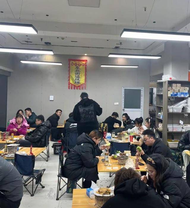 皇冠信用盘网址_常州一烧烤店花10万赞助苏超皇冠信用盘网址，因系唯一个体赞助商爆火，附近商户：之前生意一直好