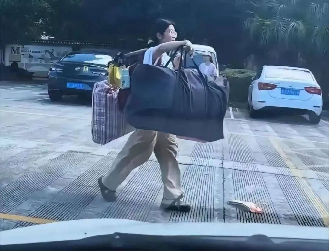 皇冠信用网结算日是哪天_扁担女孩高考成绩出炉皇冠信用网结算日是哪天，班主任：班级高考成绩好于预期