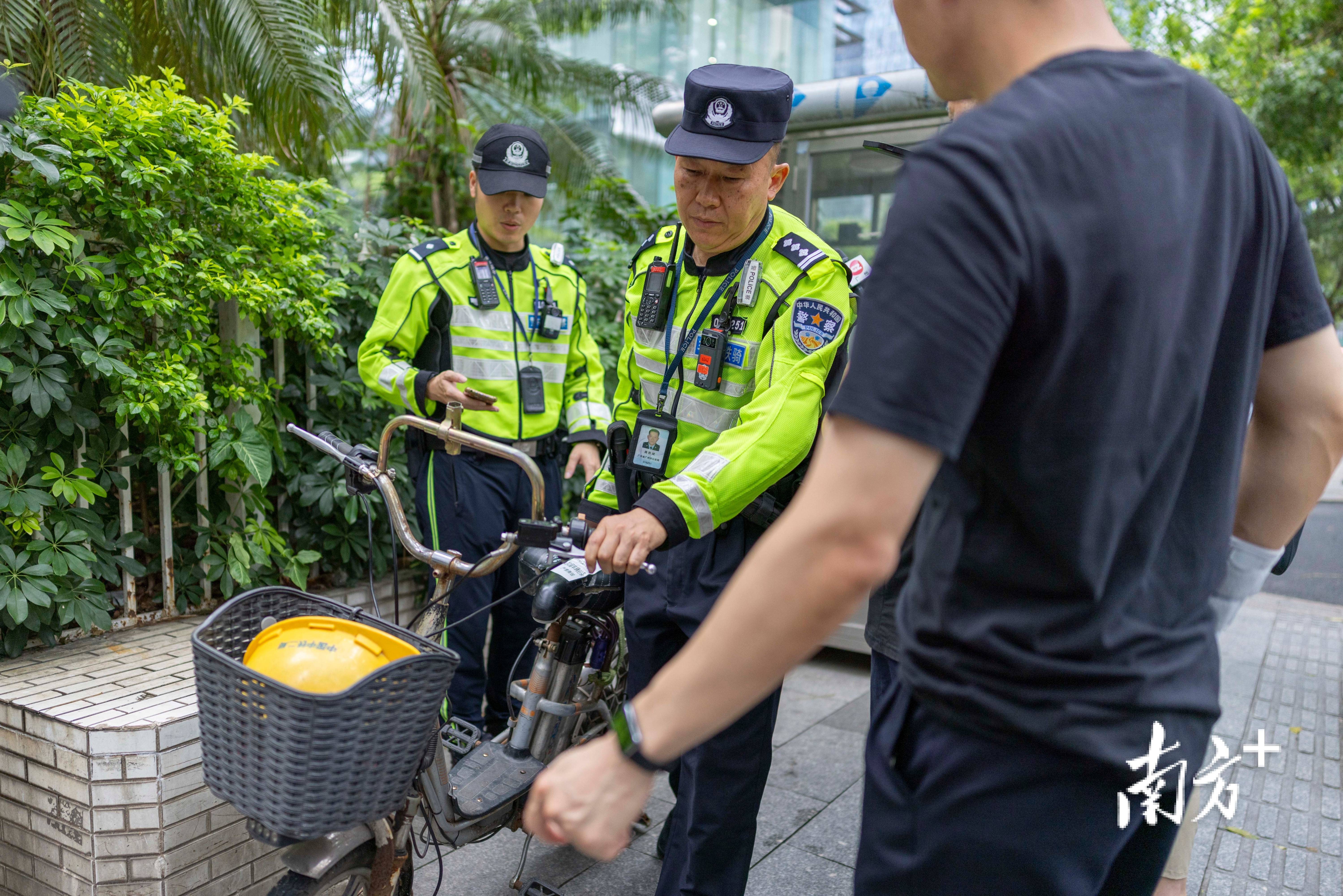 皇冠信用平台出租出售_今日起皇冠信用平台出租出售,广州交警将依法查扣主干道停放的无牌、假牌“电鸡”