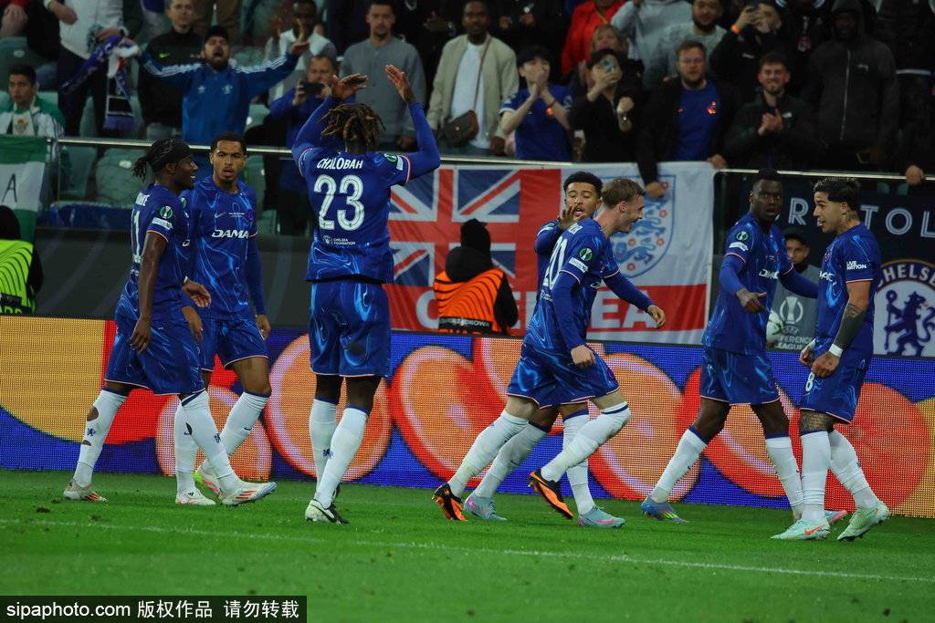 皇冠体育App下载_安东尼回归皇家贝蒂斯！曼联3258万英镑放人皇冠体育App下载，巴西边锋半程9球5助攻征服西甲