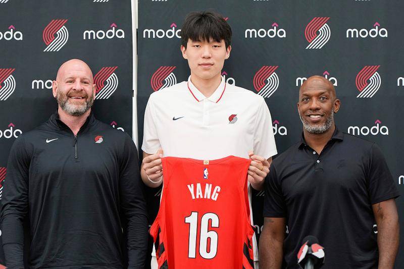 曼城vs希拉尔_NBA|杨瀚森发布会秀幽默:争取下次把翻译踢掉