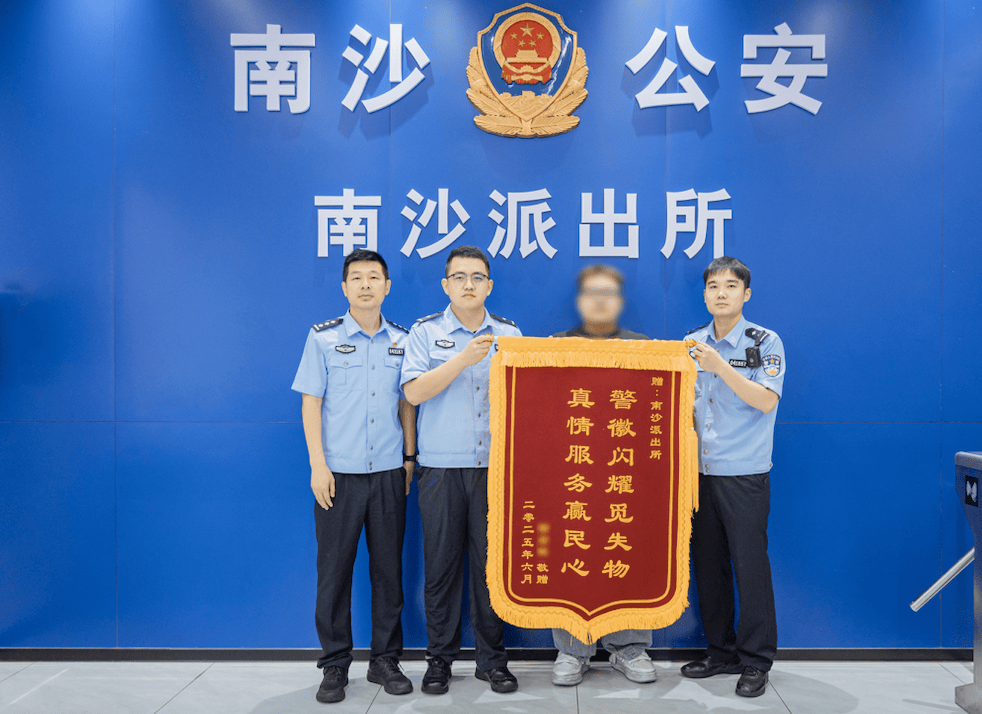 北阿德莱德火箭 v 西阿德莱德熊猫
_广州一男子将百万元豪车出租 车辆遭17万元贱卖