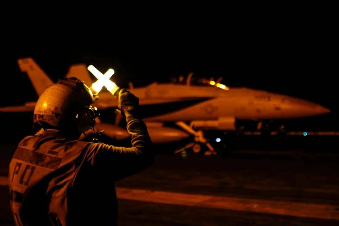 挪威超级联赛_央视公开!美国双航母夹击中国辽宁舰挪威超级联赛,歼-15挂弹起飞与美军狗斗