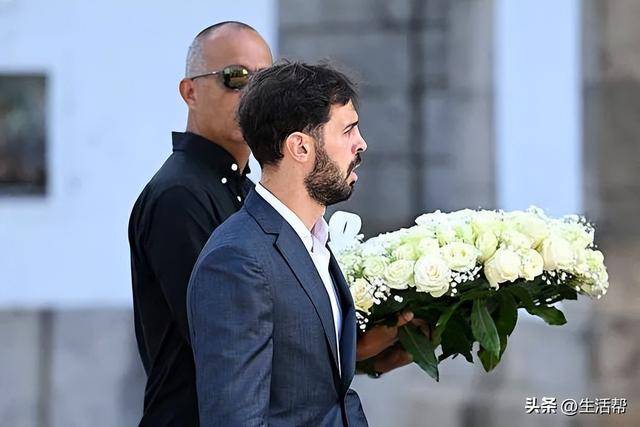 皇冠信用網_催泪！若塔葬礼举行皇冠信用網，妻子趴棺木痛哭，葡萄牙队友为他抬棺！FIFA总部已降半旗志哀