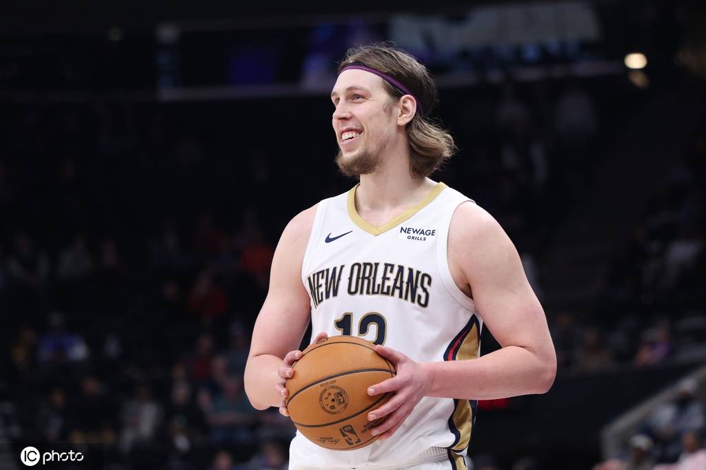 日本vs中国
_文班帮手+1日本vs中国
！马刺送出两小将 从奇才得到奥利尼克