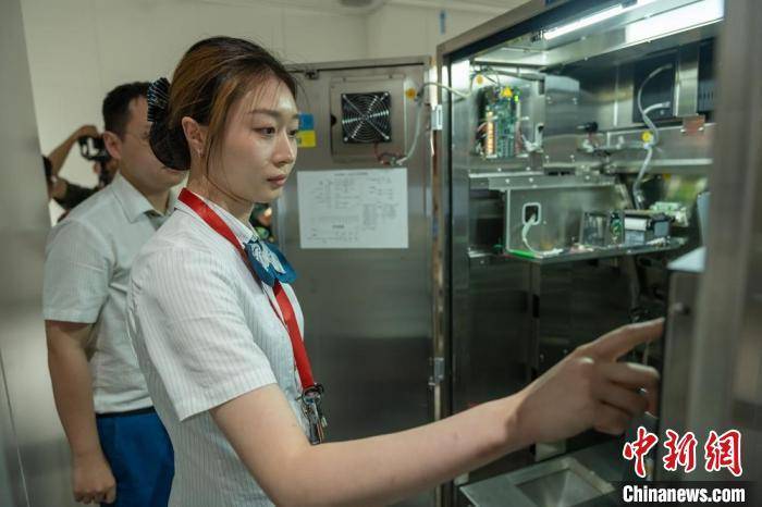 皇冠网
_探秘成都地铁停运后4小时：为何难以24小时运营