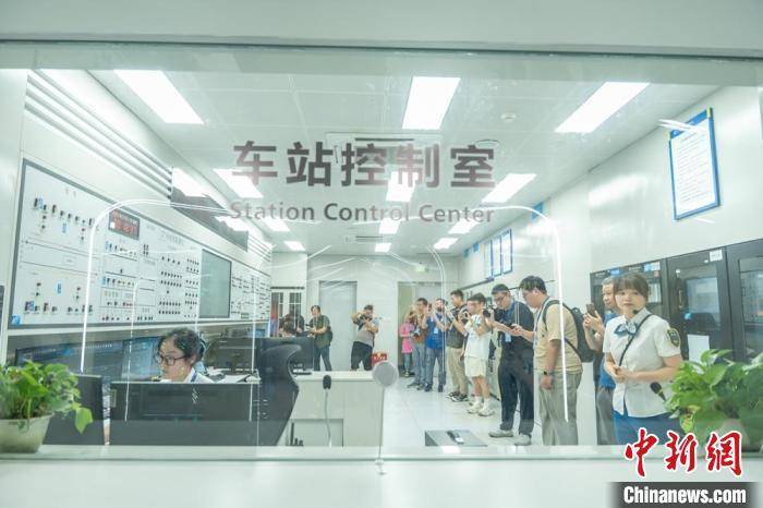 皇冠网
_探秘成都地铁停运后4小时：为何难以24小时运营