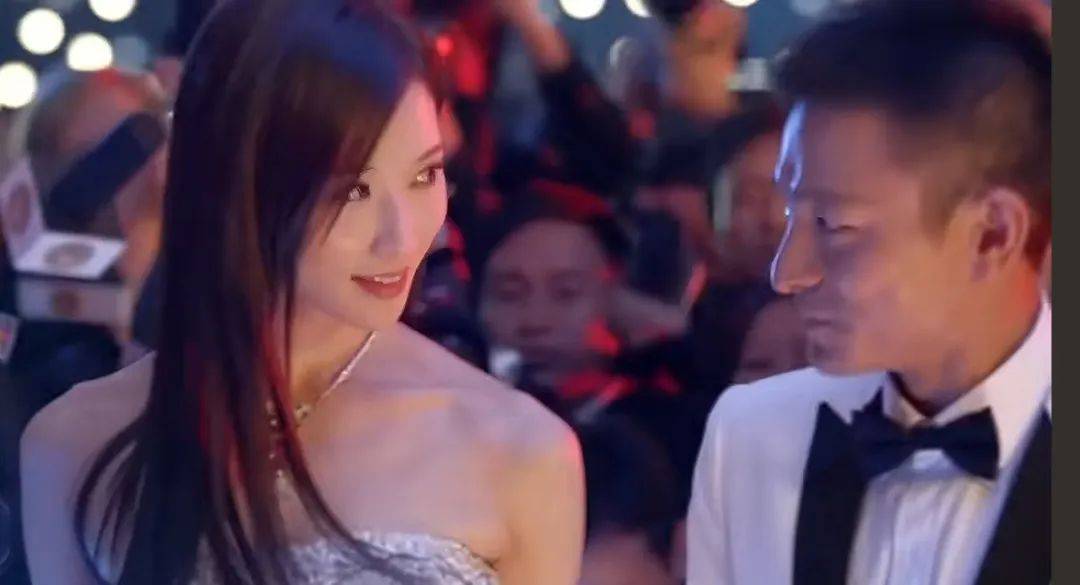 hga030皇冠网址
_拍一部烧掉几亿的大烂片hga030皇冠网址
,最近突然被捧“有种经济上行的美”