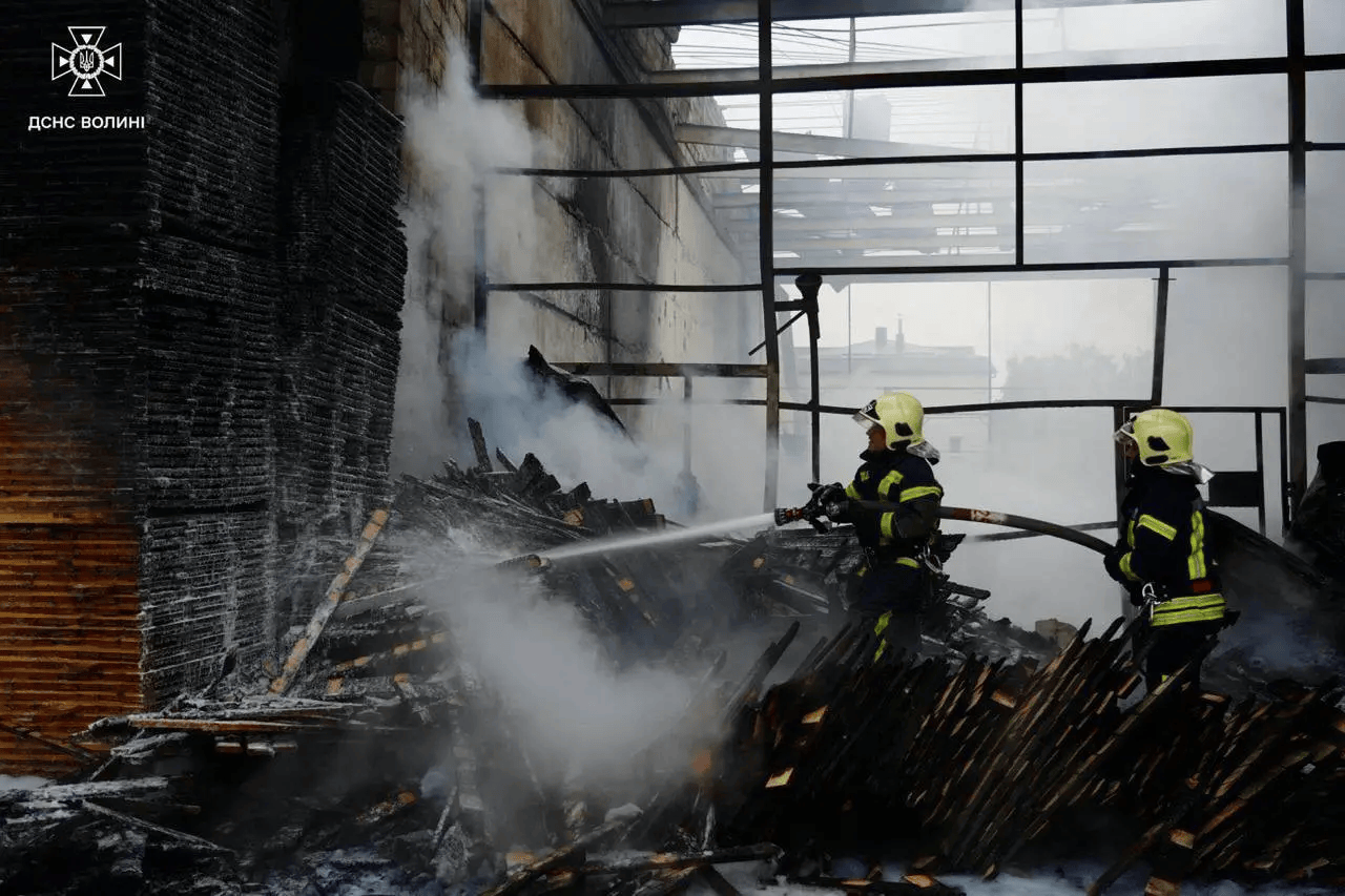 皇冠信用网APP下载_开炸!俄高超弹出击皇冠信用网APP下载,6万架无人机库存充足,乌克兰度过艰难一夜