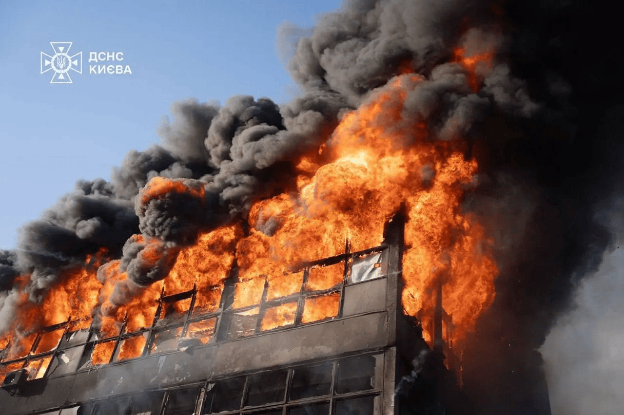 皇冠信用网APP下载_开炸!俄高超弹出击皇冠信用网APP下载,6万架无人机库存充足,乌克兰度过艰难一夜