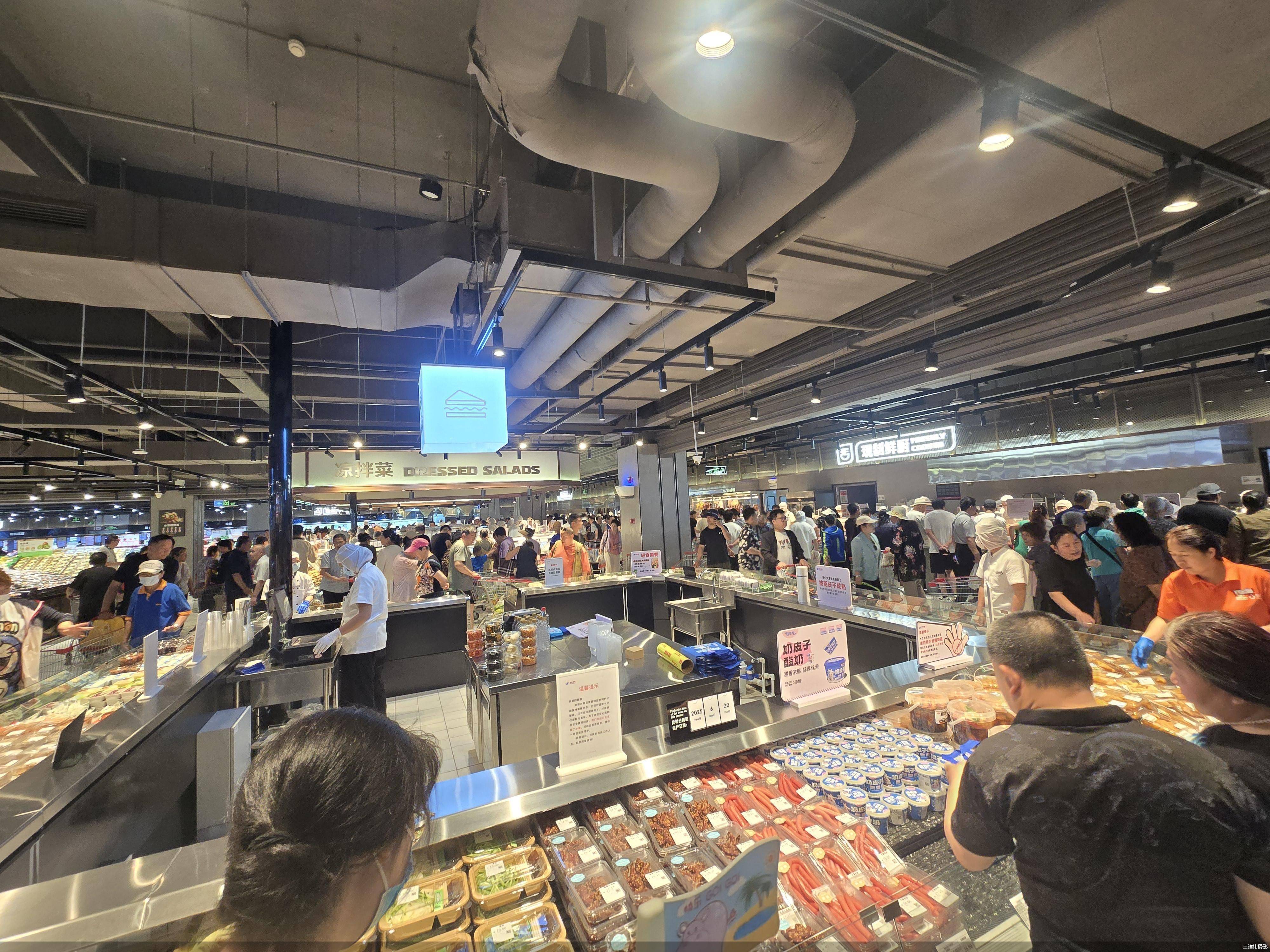 皇冠信用网在哪里开通
_社零总额连续下降皇冠信用网在哪里开通
，北京消费乏力了？ 专家:商品消费、服务消费综合性指标 更全面反映消费市场变化