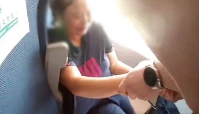 皇冠信用网登3代理
_沈阳北站始发皇冠信用网登3代理
！G3483次列车上发生紧急情况