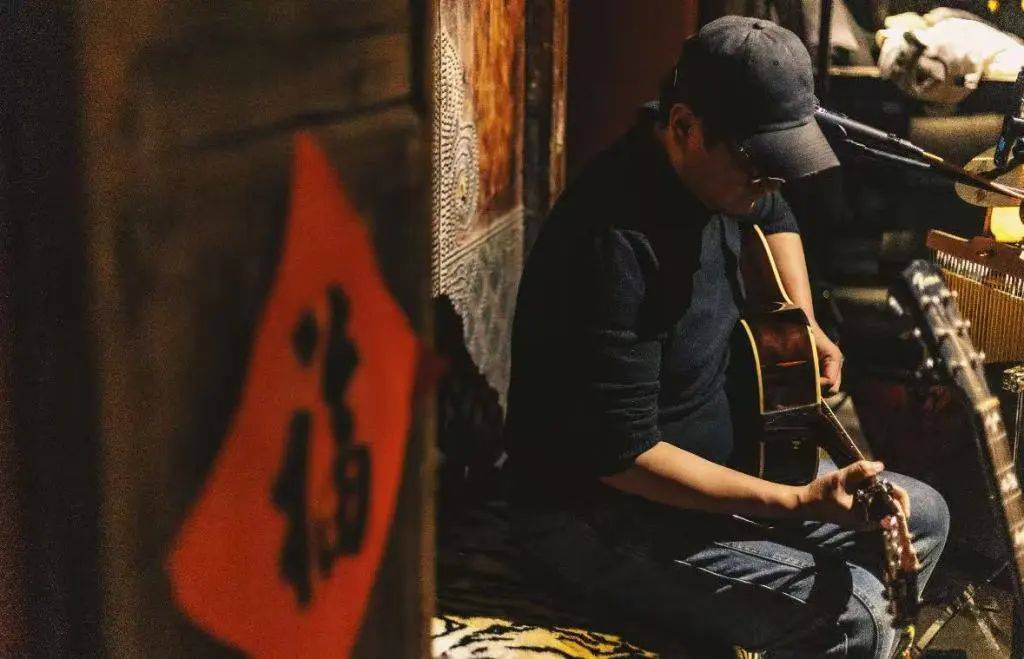 皇冠信用网登1代理
_青岛一酒吧因为店门口的牌子火了:“朋友皇冠信用网登1代理
,如果你遇到困难,请进来坐……”