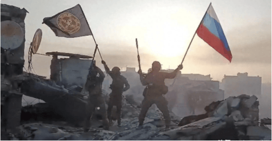 皇冠信用网如何注册
_俄军40次冲锋攻入红军城!乌民众千人抗议逼宫皇冠信用网如何注册
,泽连斯基要下台?