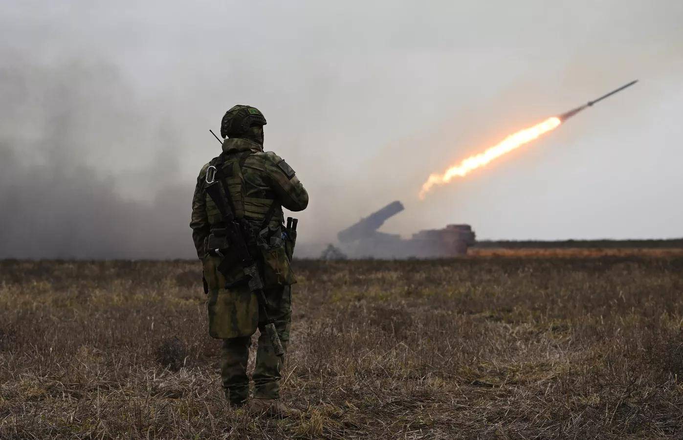 皇冠信用网登3代理注册
_亚速旅要投降皇冠信用网登3代理注册
？俄军根本不追求速胜：每晚上百无人机给乌克兰放血