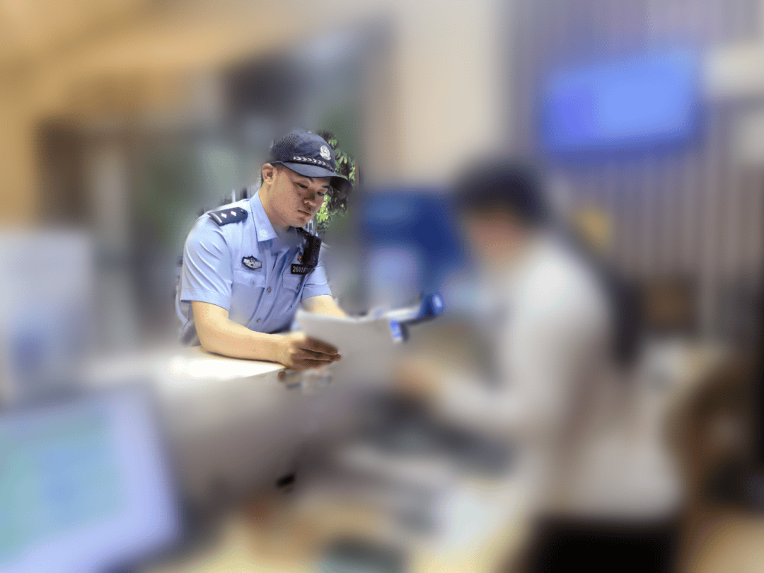 如何申请皇冠信用網
_男子退房如何申请皇冠信用網
，留下几个“粉色瓶子”！果断报警……