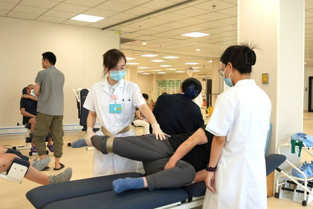 皇冠登3管理出租
_杭州32岁小伙每天打篮球到深夜皇冠登3管理出租
，一查“韧带撕裂”！近期多人中招