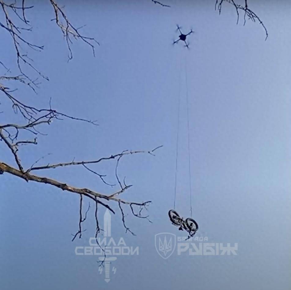 皇冠信用網开户
_乌军称救出一名被困俄军后方的士兵：用无人机空投电动自行车